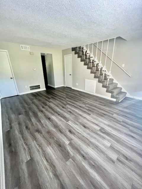 3247 Warringwood Dr