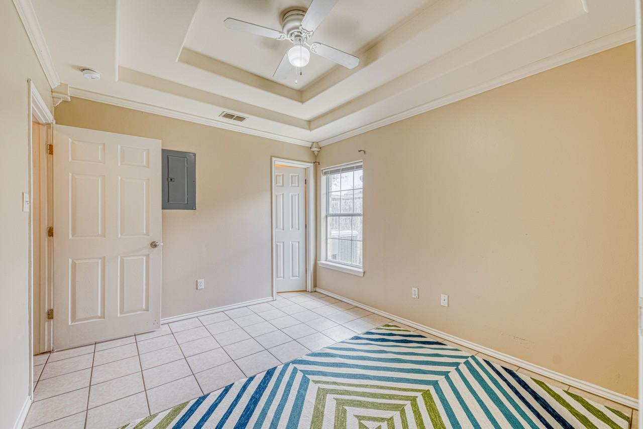 3705 S Embassy Ave #2 - Photo 6 of 10