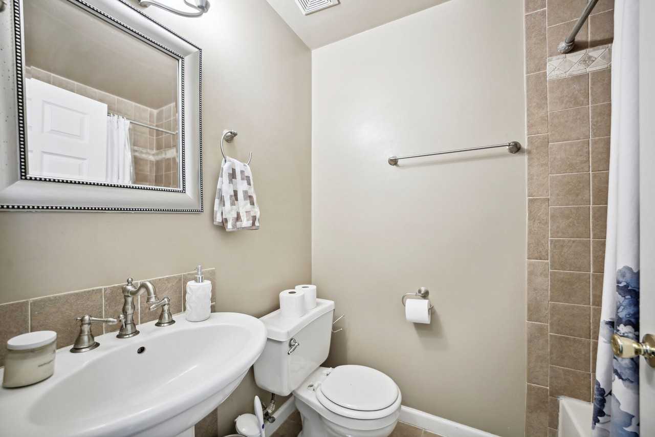 1622 5th St Nw #B - Photo 3 of 23