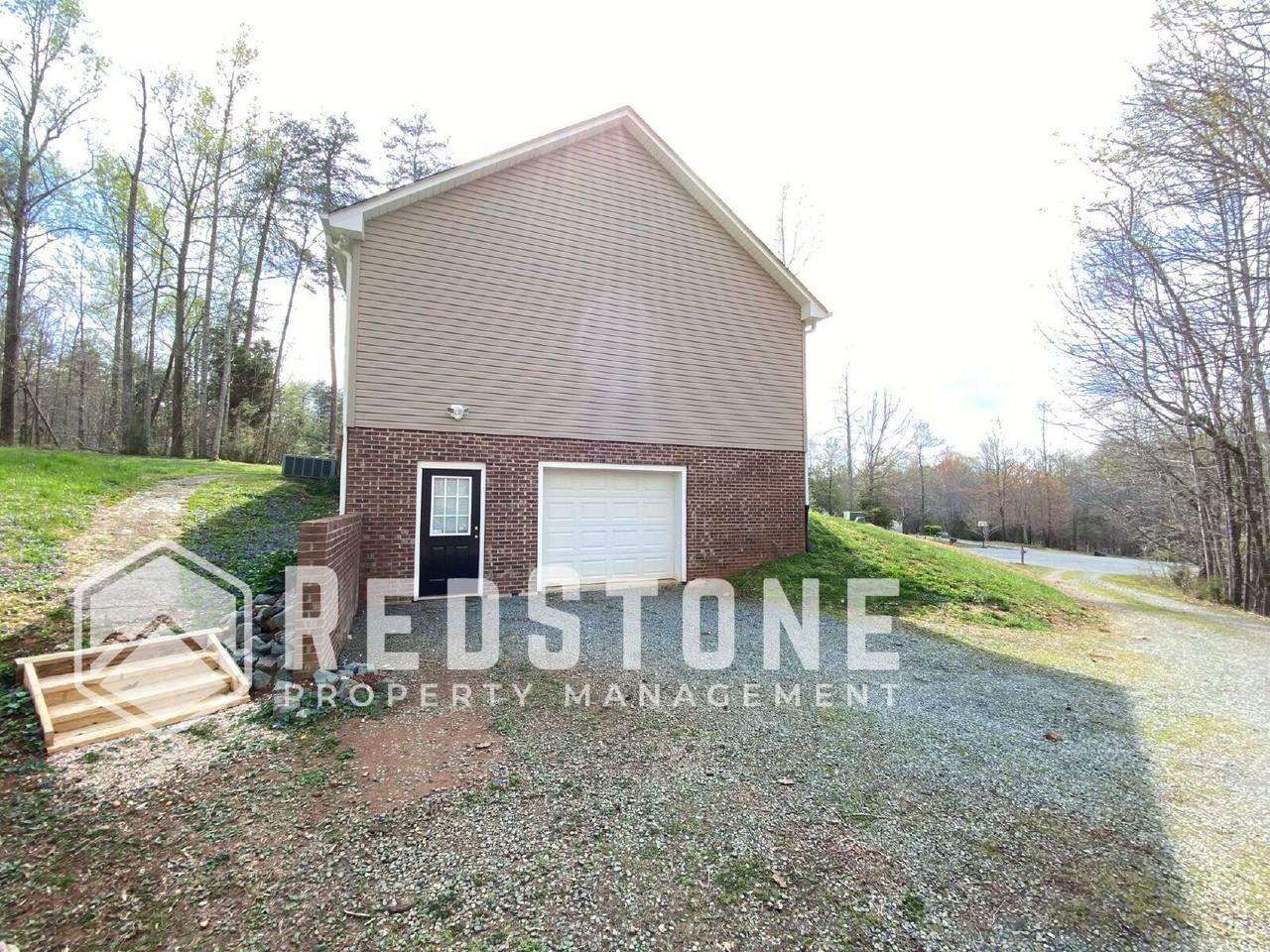 3903 Johns Creek Dr - Photo 3 of 28