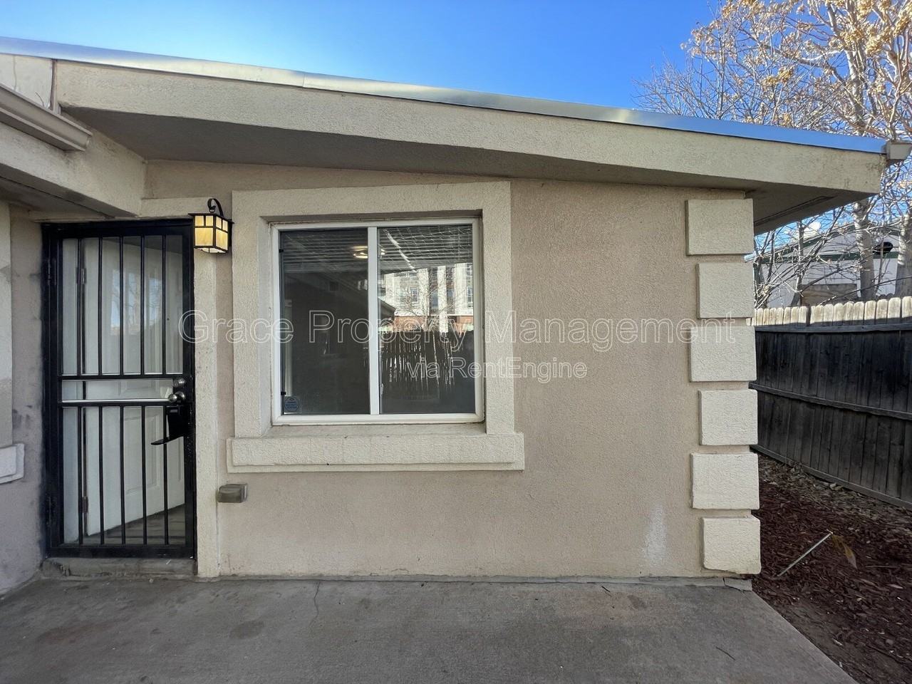2127 S Acoma St - Photo 2 of 12