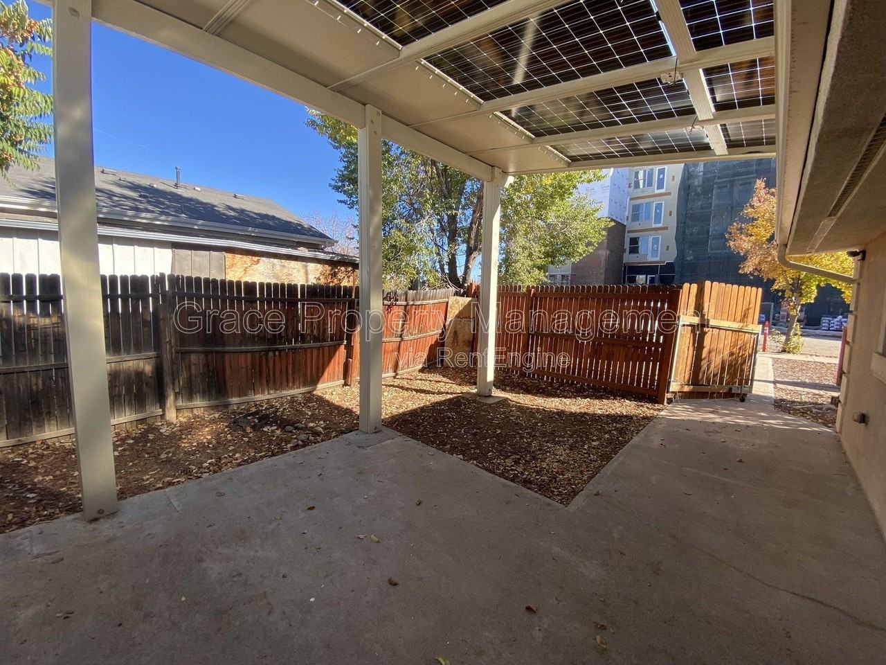 2127 S Acoma St - Photo 3 of 12