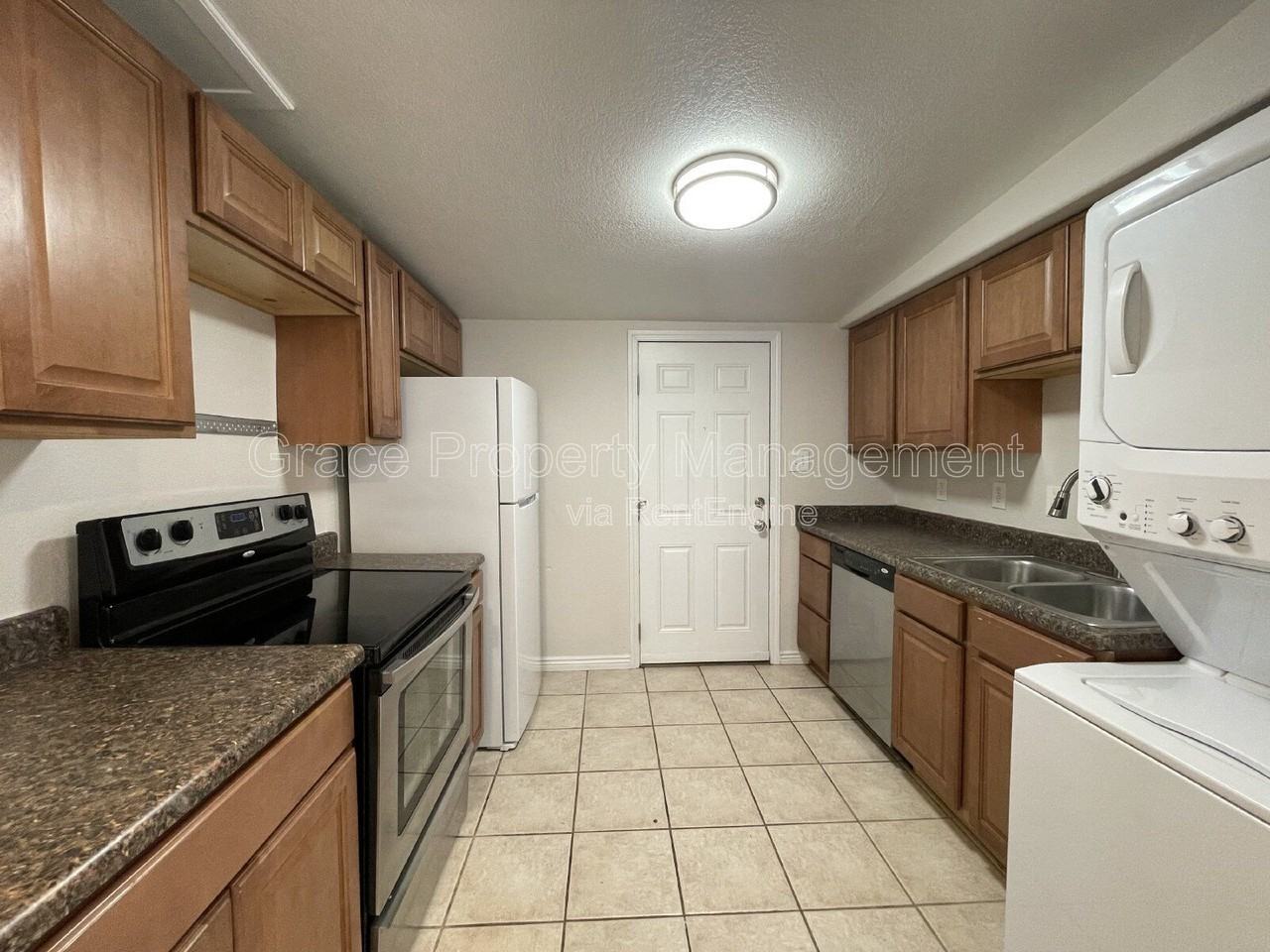 2127 S Acoma St - Photo 5 of 12
