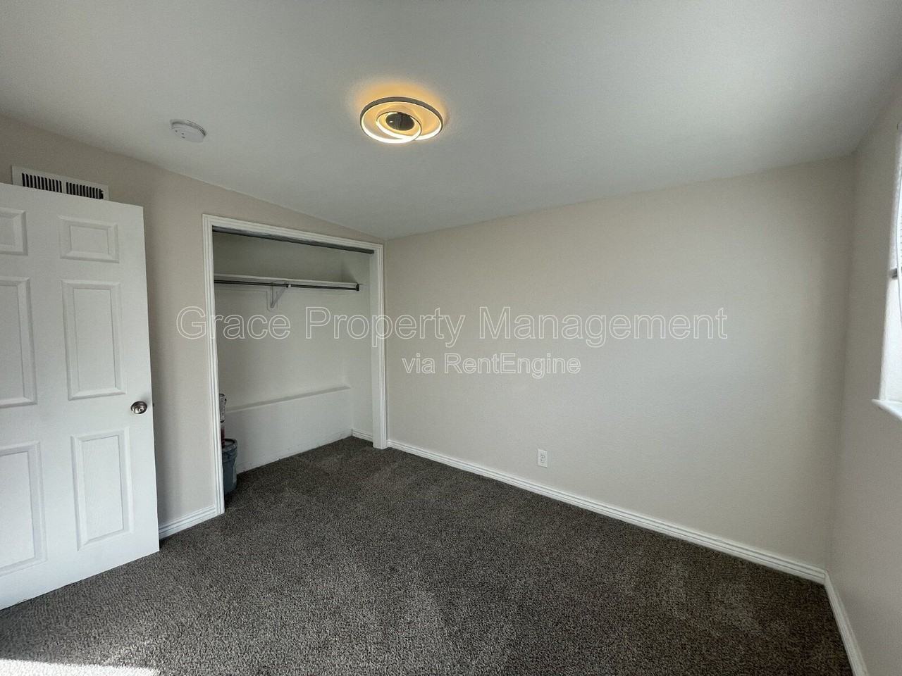 2127 S Acoma St - Photo 7 of 12