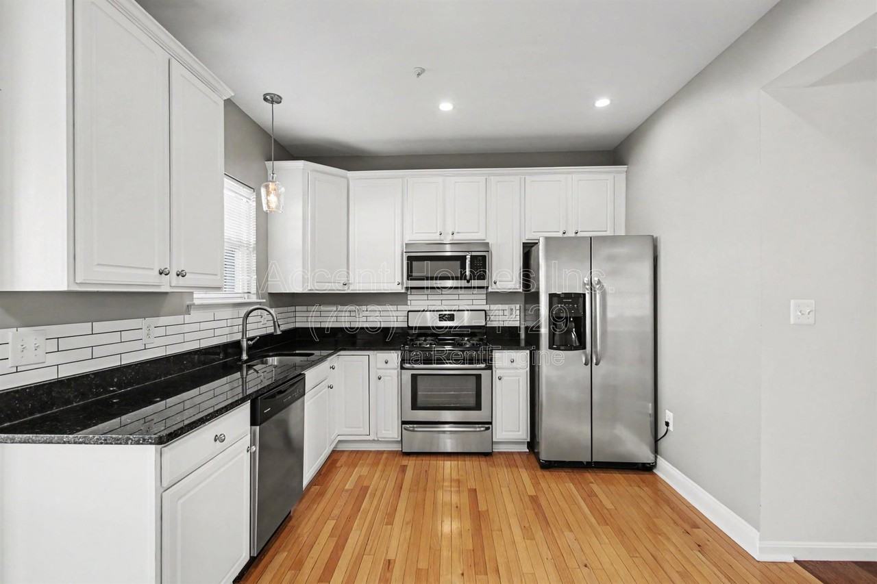 115 Meadows Ln - Photo 6 of 37