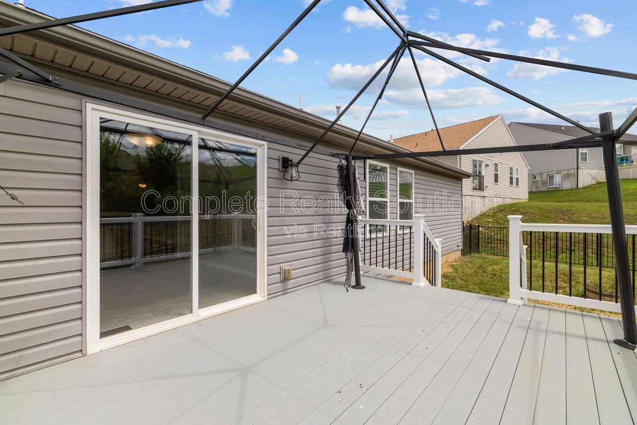 6593 Buckingham Palace Dr - Photo 4 of 50