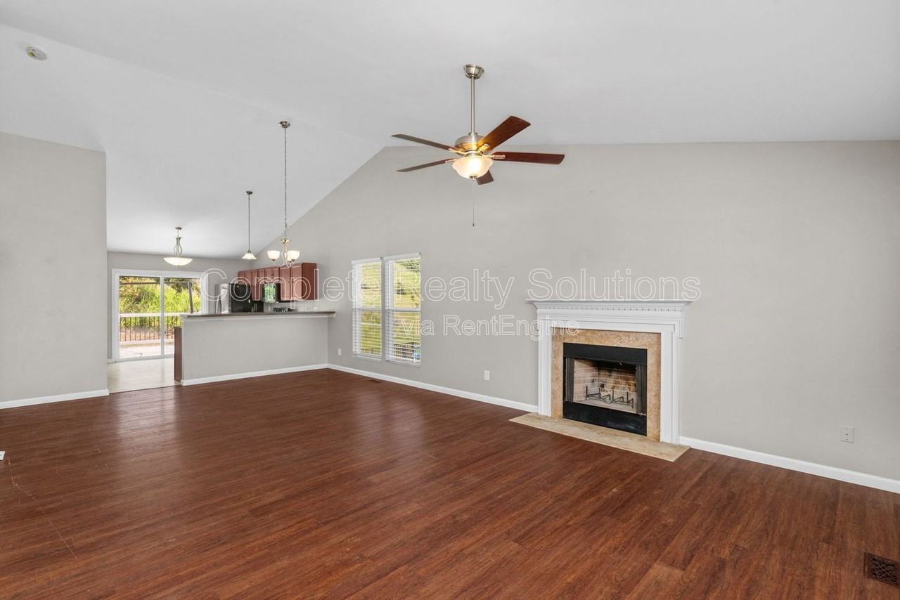 6593 Buckingham Palace Dr - Photo 5 of 50