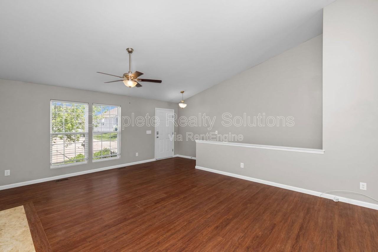 6593 Buckingham Palace Dr - Photo 7 of 50