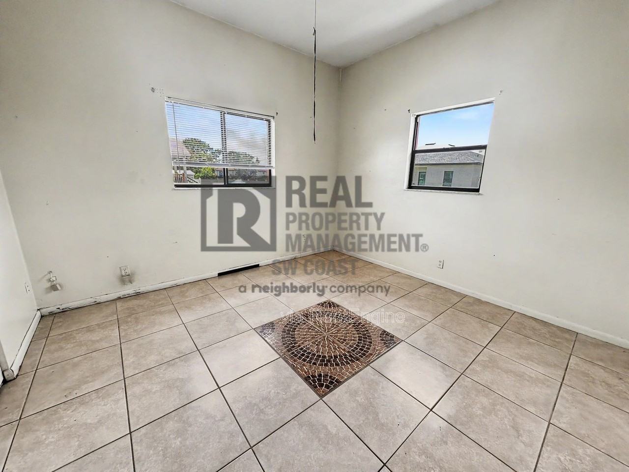 1043 Abrams Blvd - Photo 4 of 14