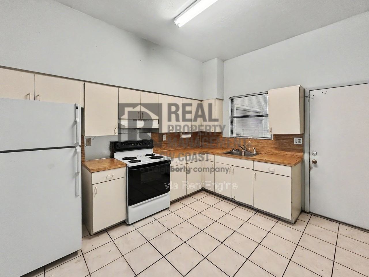 1043 Abrams Blvd - Photo 6 of 14