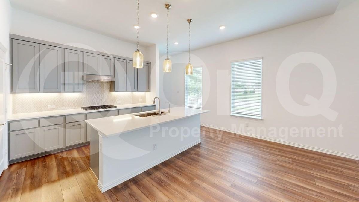 1401 Bonsmara Dr - Photo 5 of 24