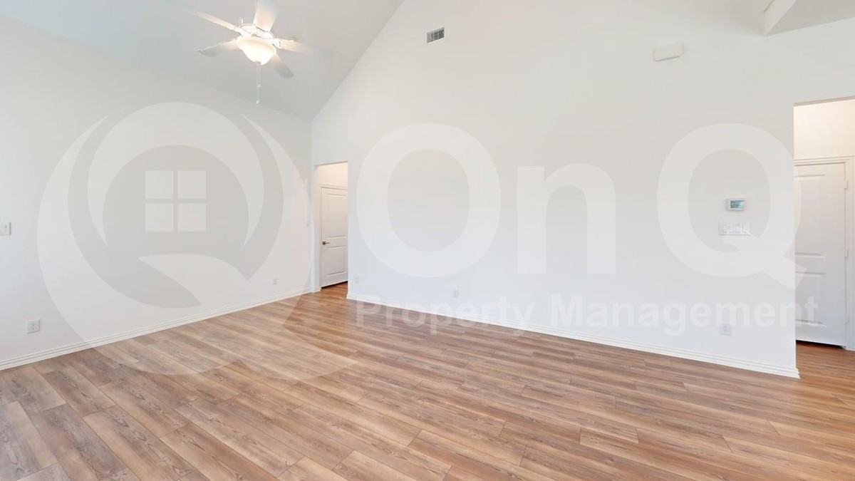 1401 Bonsmara Dr - Photo 6 of 24