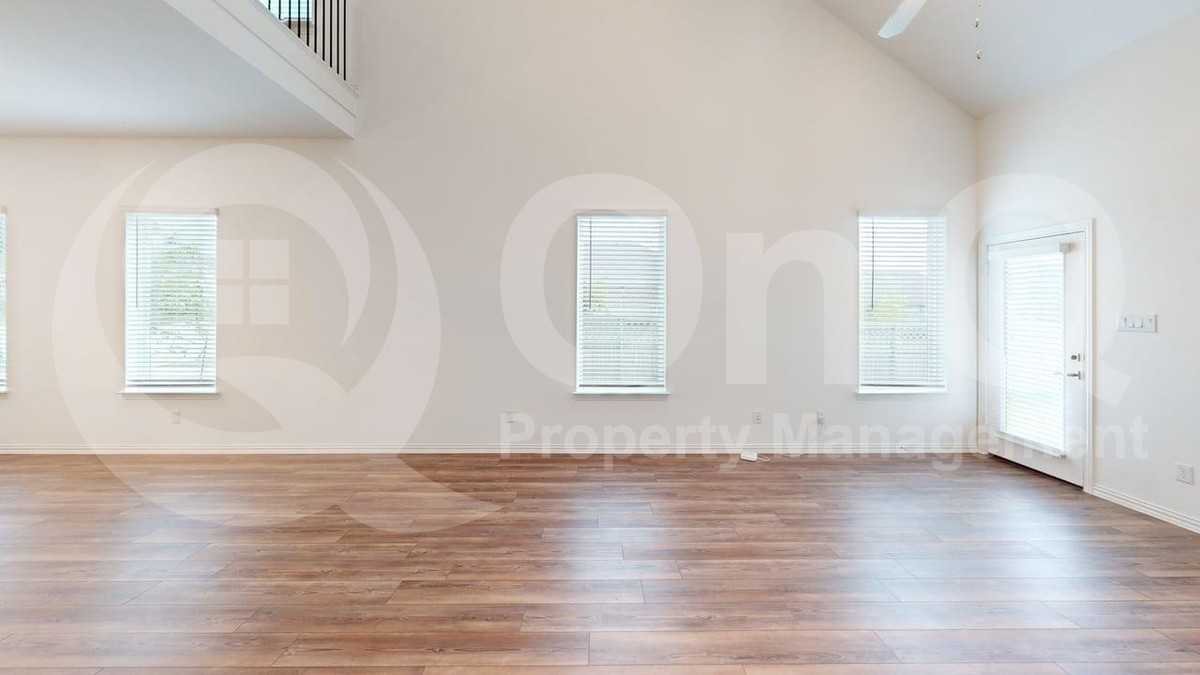 1401 Bonsmara Dr - Photo 7 of 24