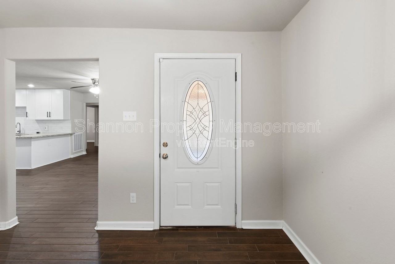 709 E 41st St - Photo 5 of 29