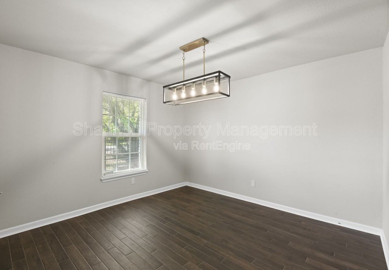 709 E 41st St - Photo 6 of 29