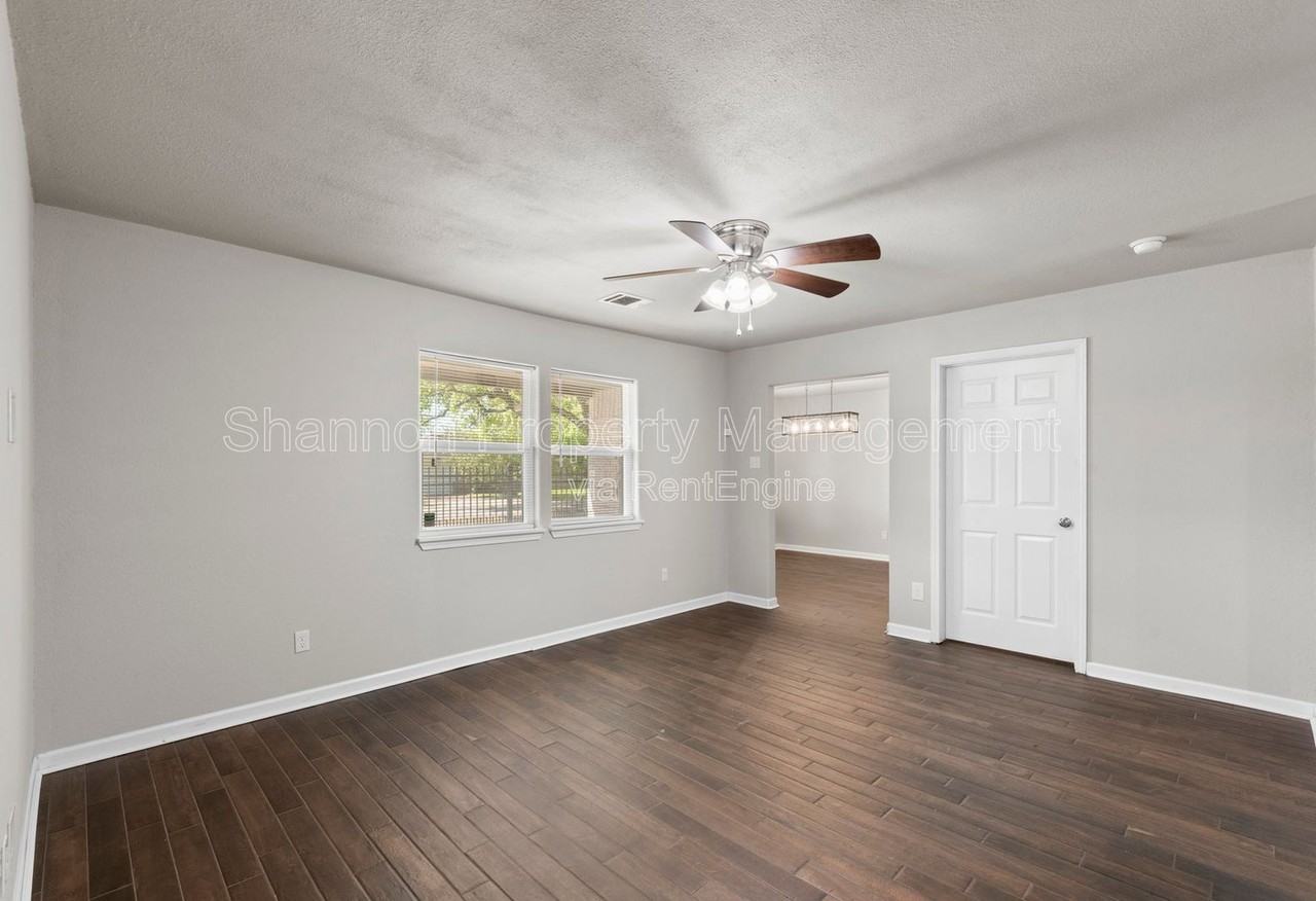 709 E 41st St - Photo 7 of 29