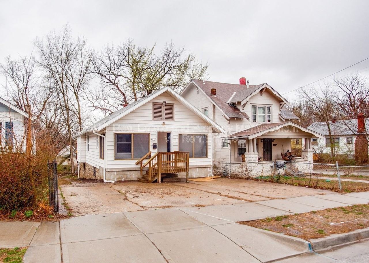 5002 Euclid Ave - Photo 3 of 19