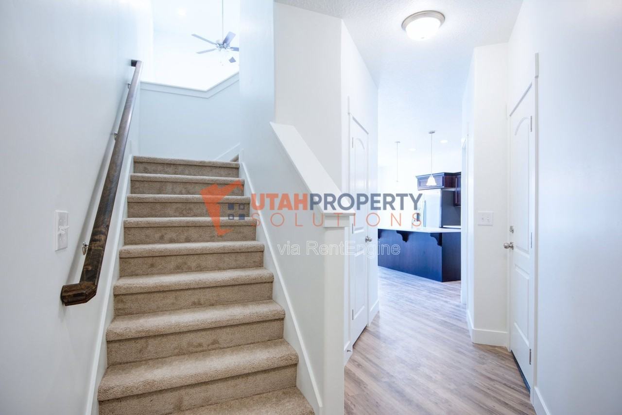 1621 N 3890 W - Photo 5 of 28