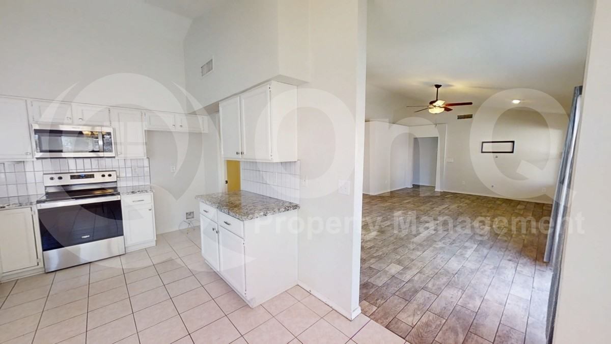907 N Falcon Dr - Photo 4 of 23