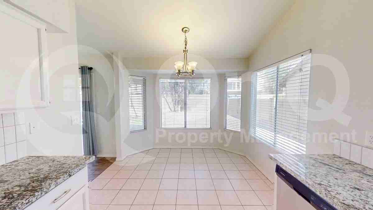 907 N Falcon Dr - Photo 5 of 23