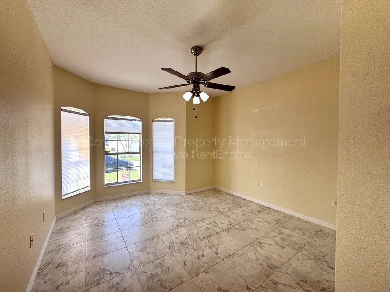 140 Moss Ln - Photo 2 of 24