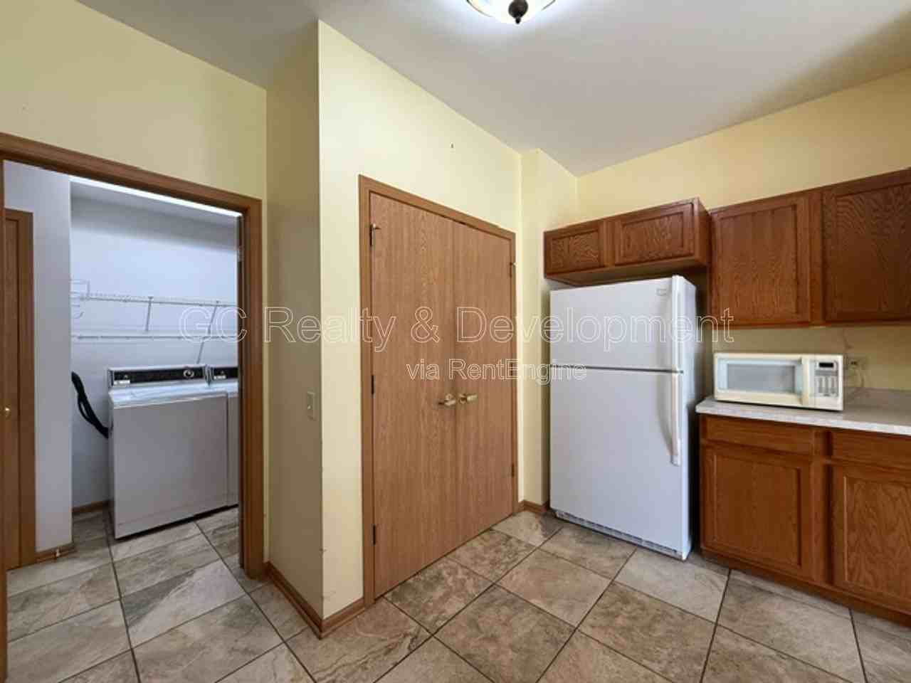12961 Pennsylvania Ave - Photo 7 of 19
