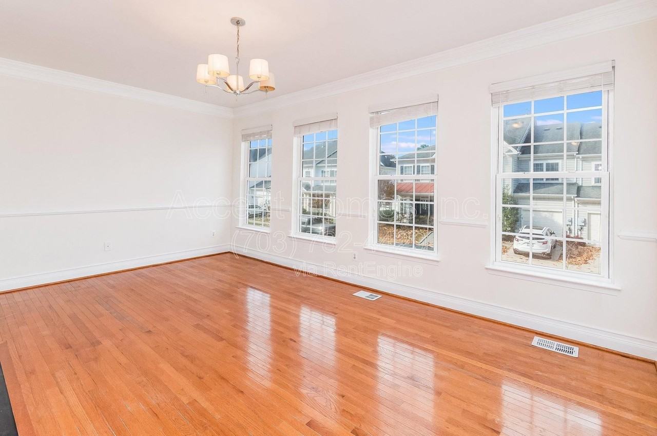 9875 Dochart Sound Ln - Photo 4 of 31