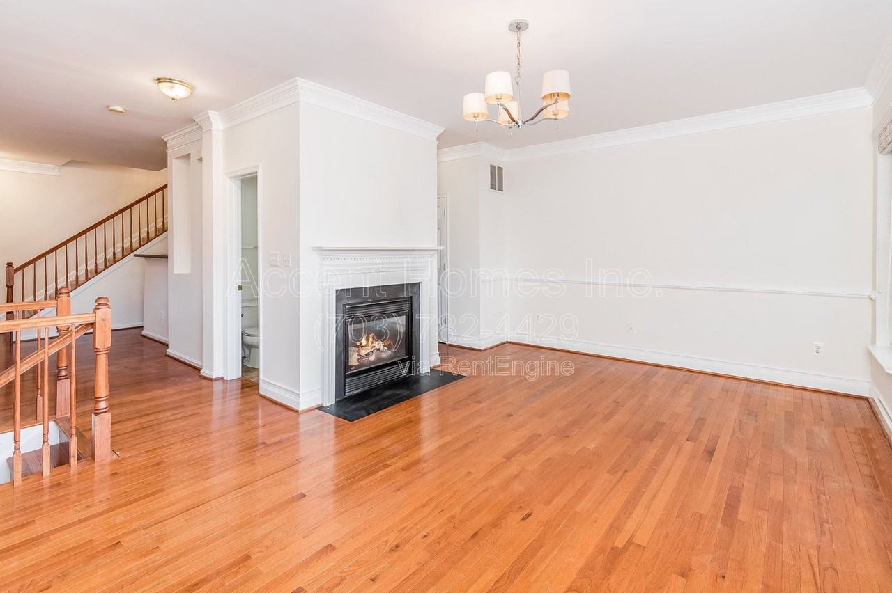 9875 Dochart Sound Ln - Photo 5 of 31
