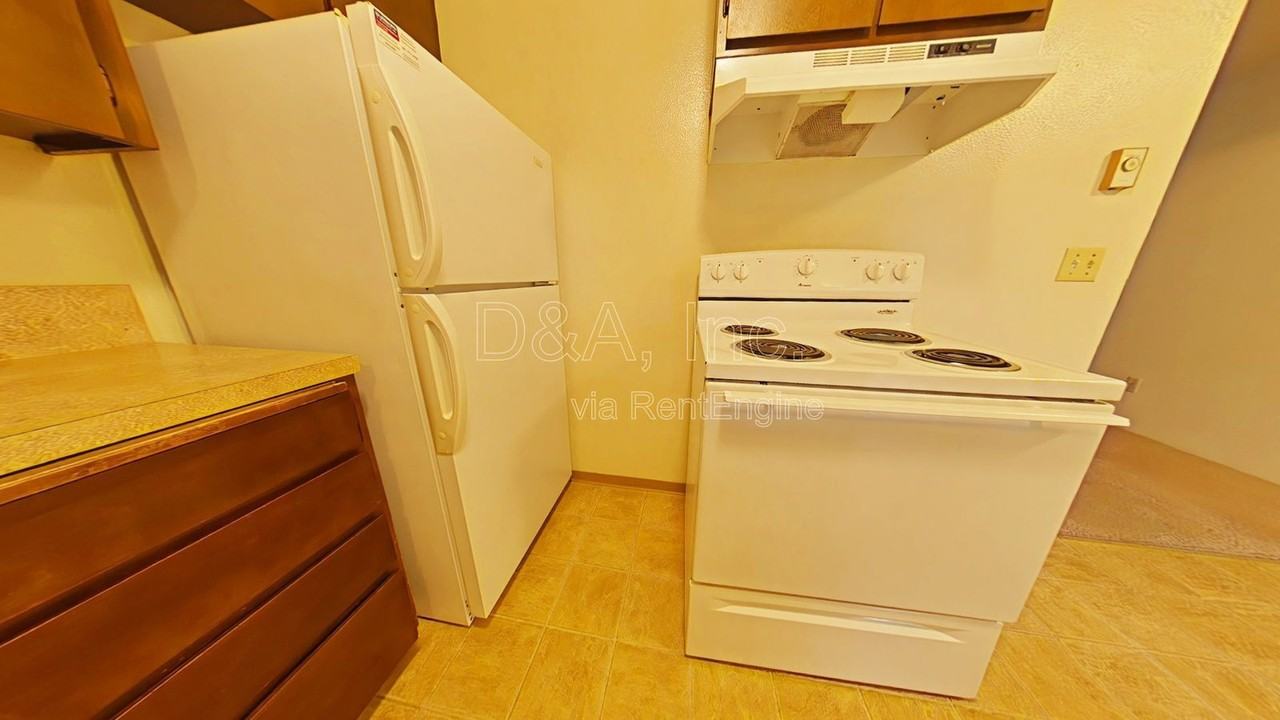 112 Ne Conifer Blvd #8 - Photo 4 of 10