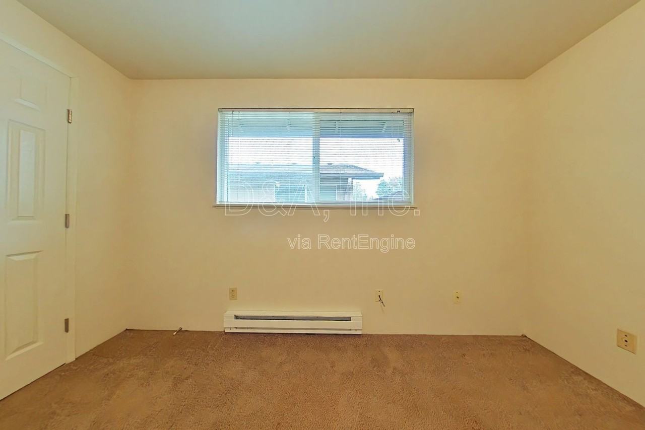 112 Ne Conifer Blvd #8 - Photo 6 of 10