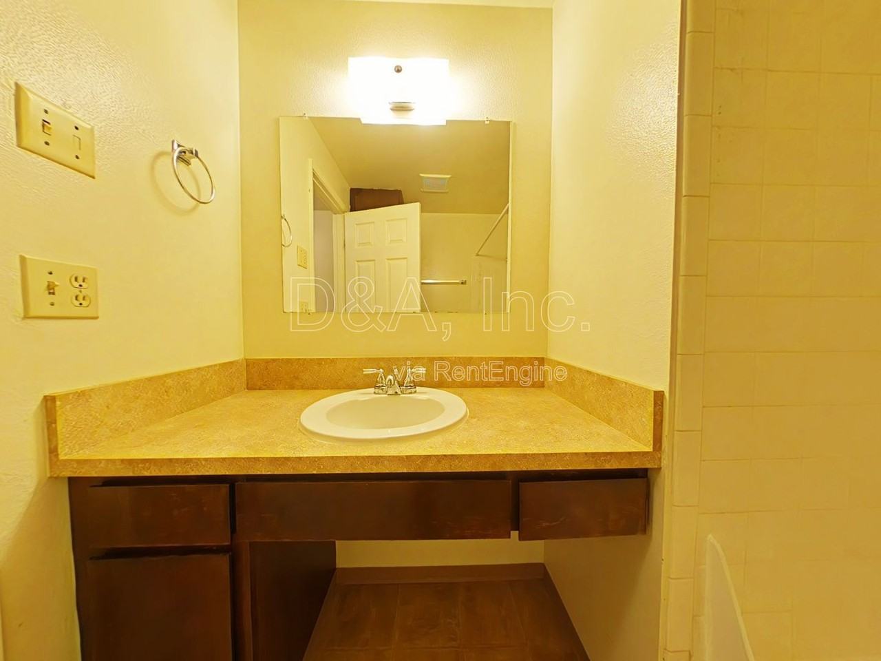 112 Ne Conifer Blvd #8 - Photo 7 of 10