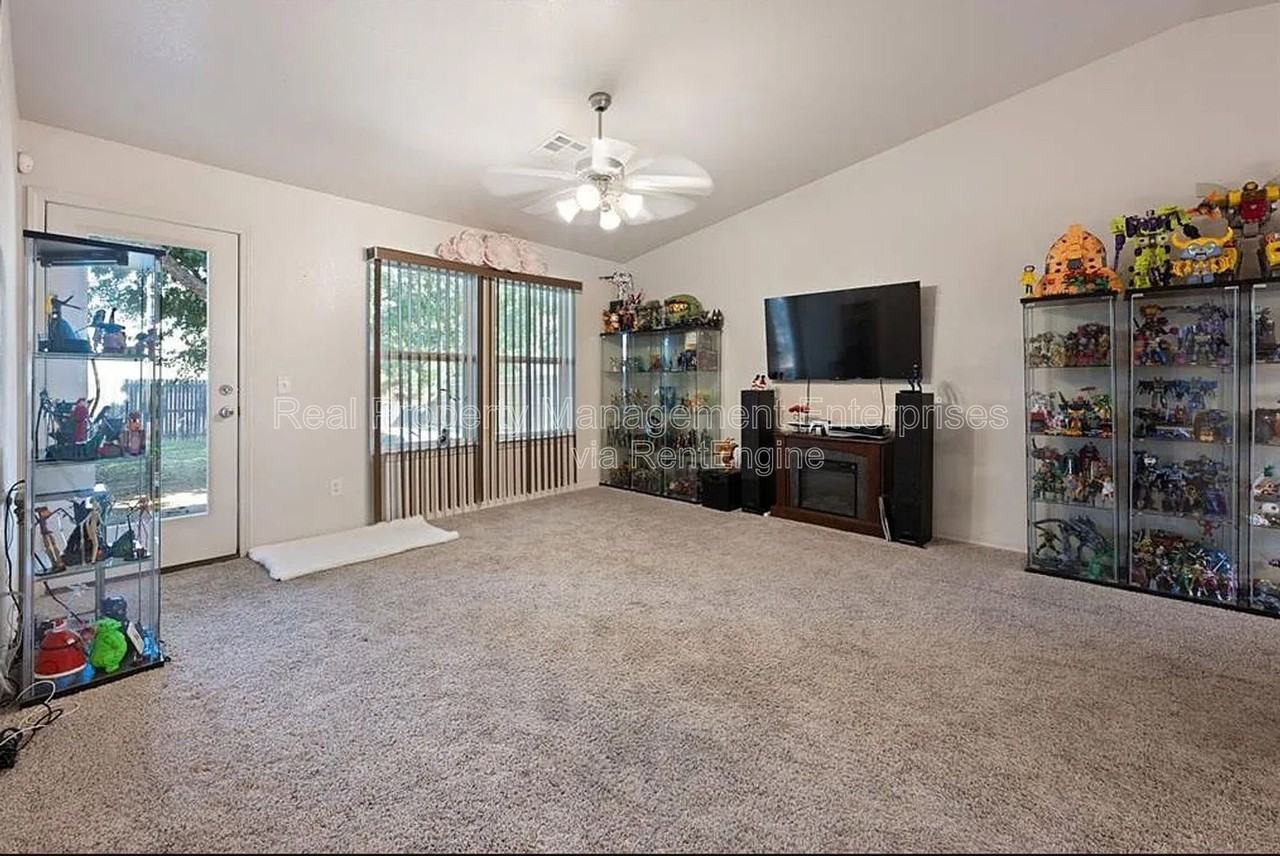 1809 Nw 146th St - Photo 5 of 19