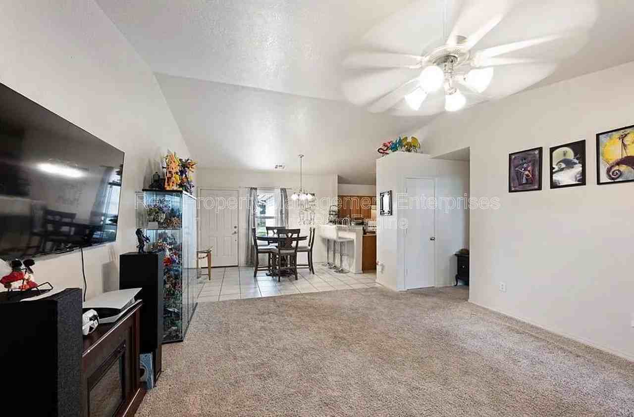 1809 Nw 146th St - Photo 6 of 19