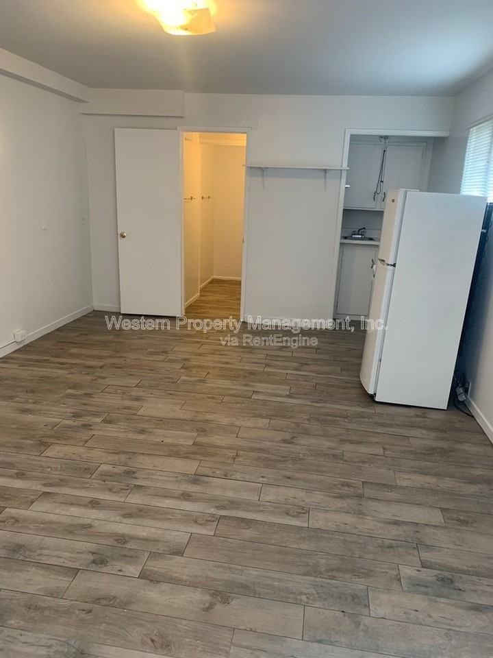 246 Center Ave - Photo 2 of 7