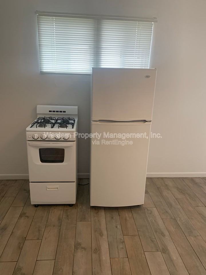 246 Center Ave - Photo 5 of 7