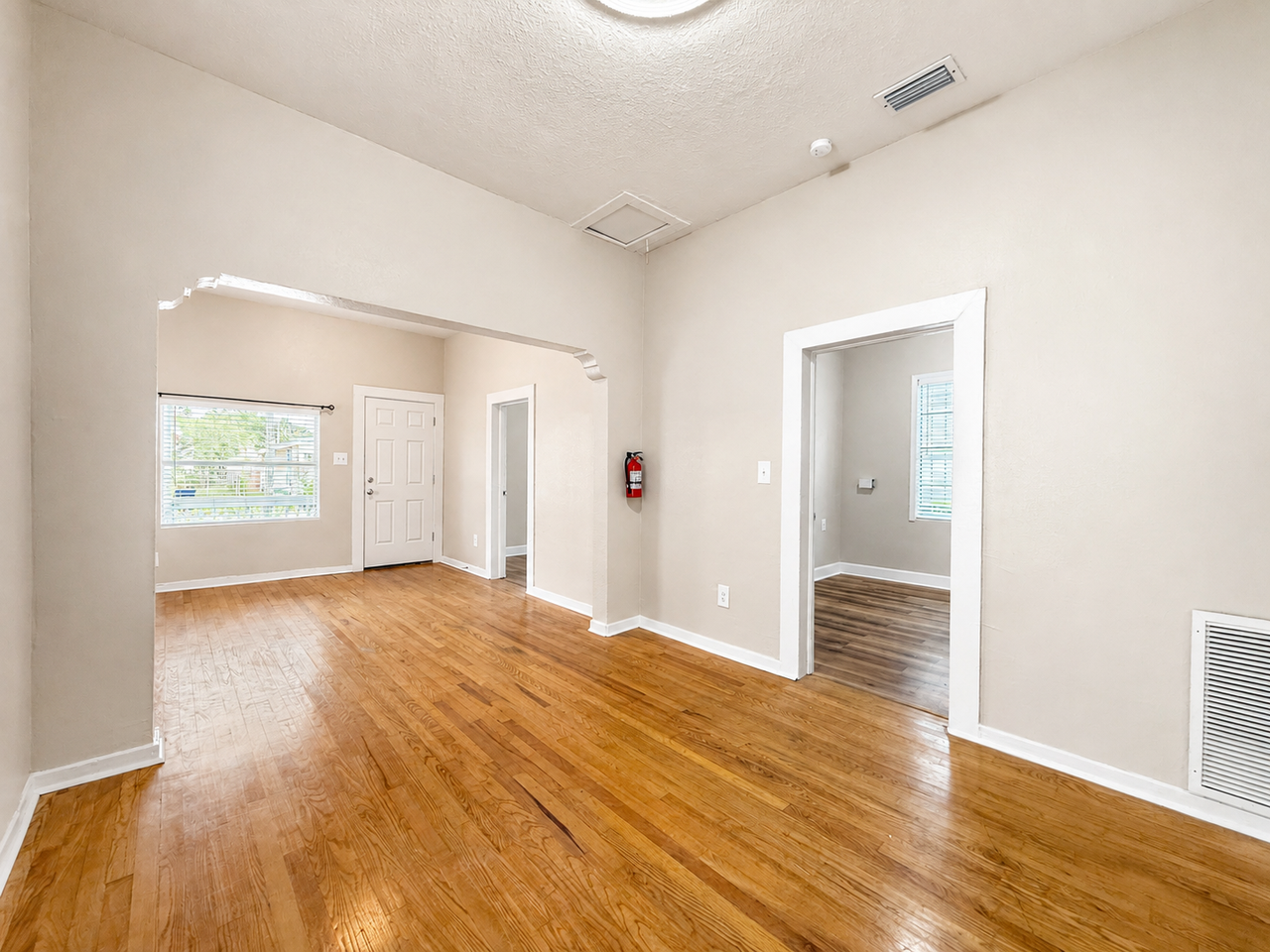 2124 W Chestnut St #1 - Photo 4 of 22