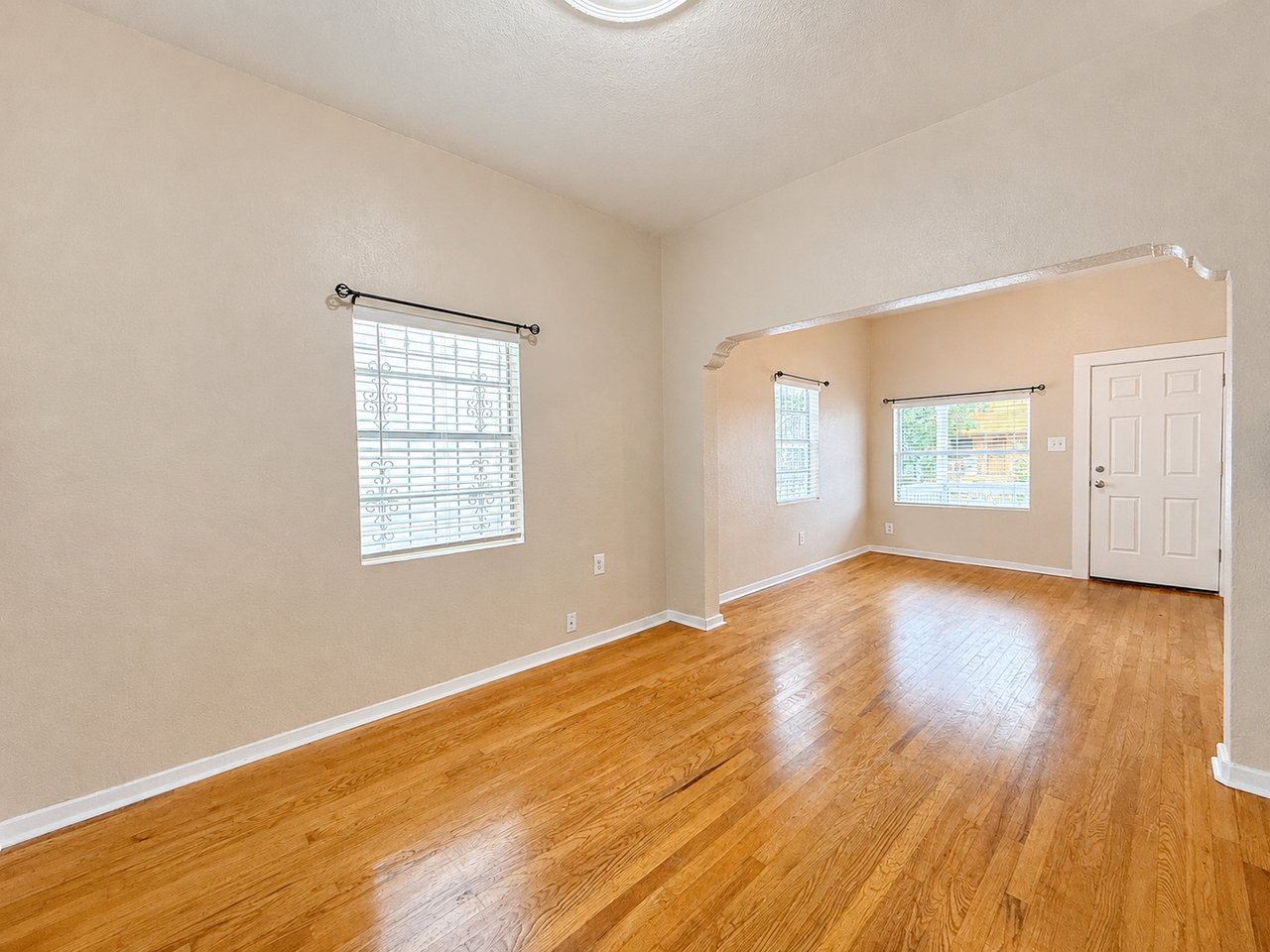 2124 W Chestnut St #1 - Photo 6 of 22