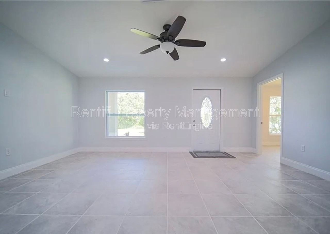 1535 Argosy Rd - Photo 3 of 19