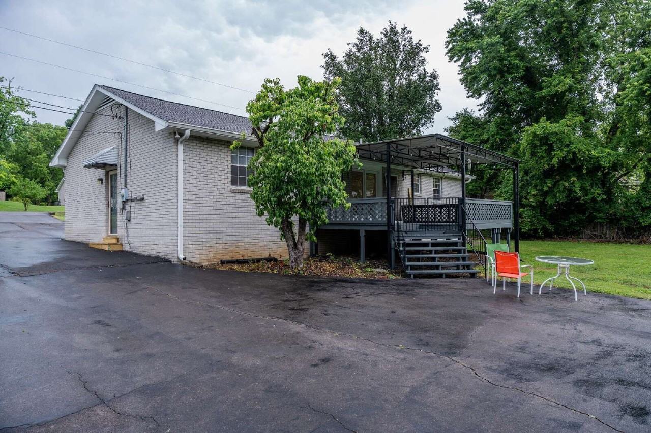 207 Whitnel Dr - Photo 6 of 37