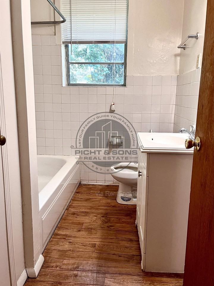 2022 Hollywood Dr #1 - Photo 7 of 9