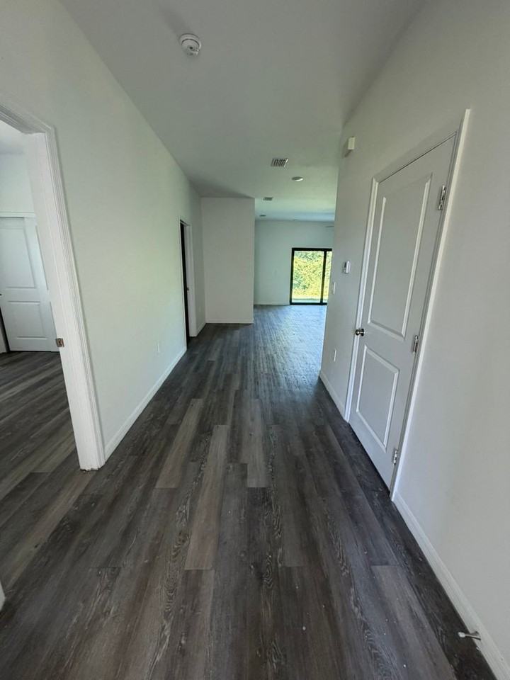 1107 Abrams Blvd - Photo 2 of 18