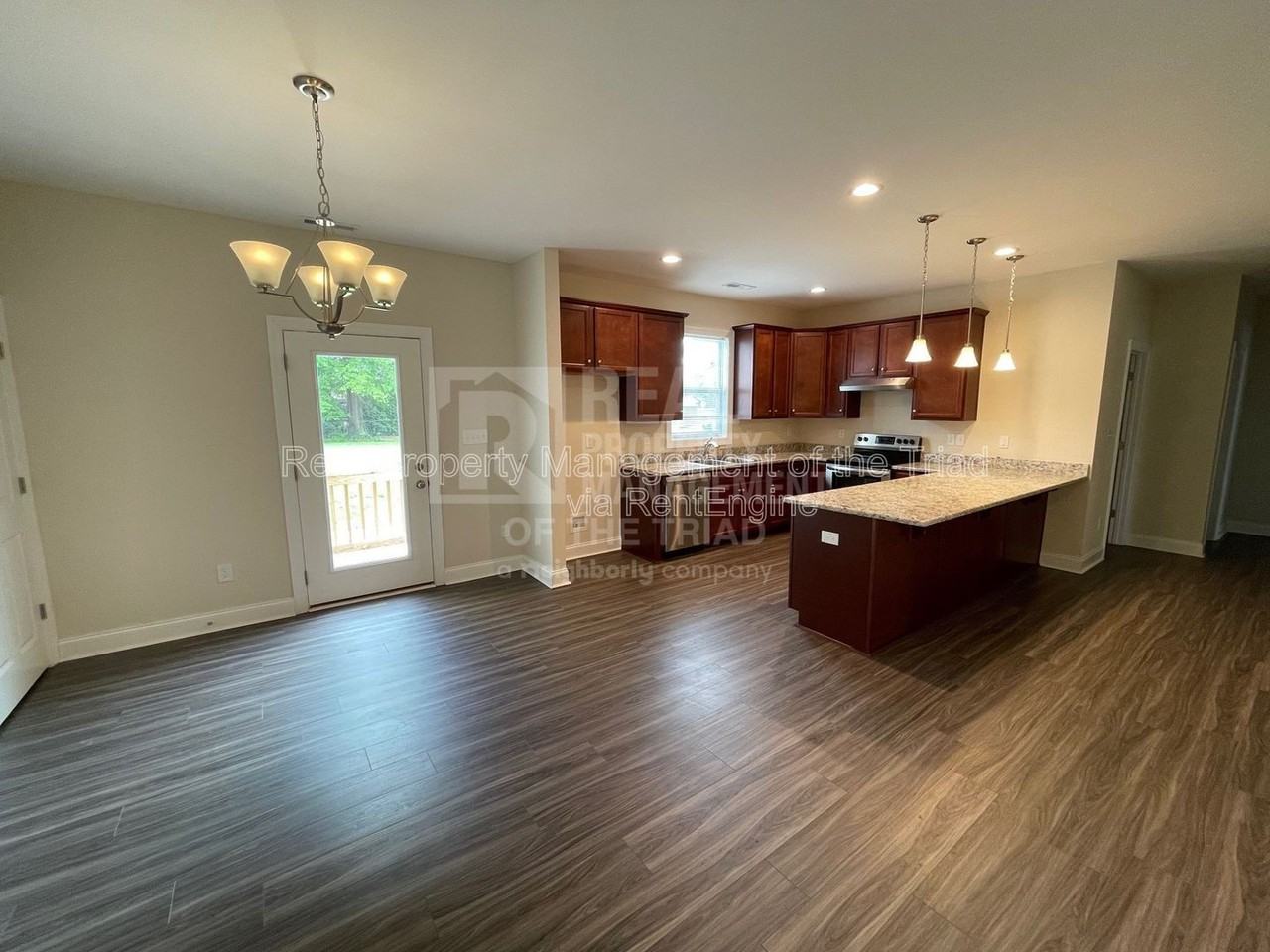 206 Hassellwood Dr - Photo 3 of 16