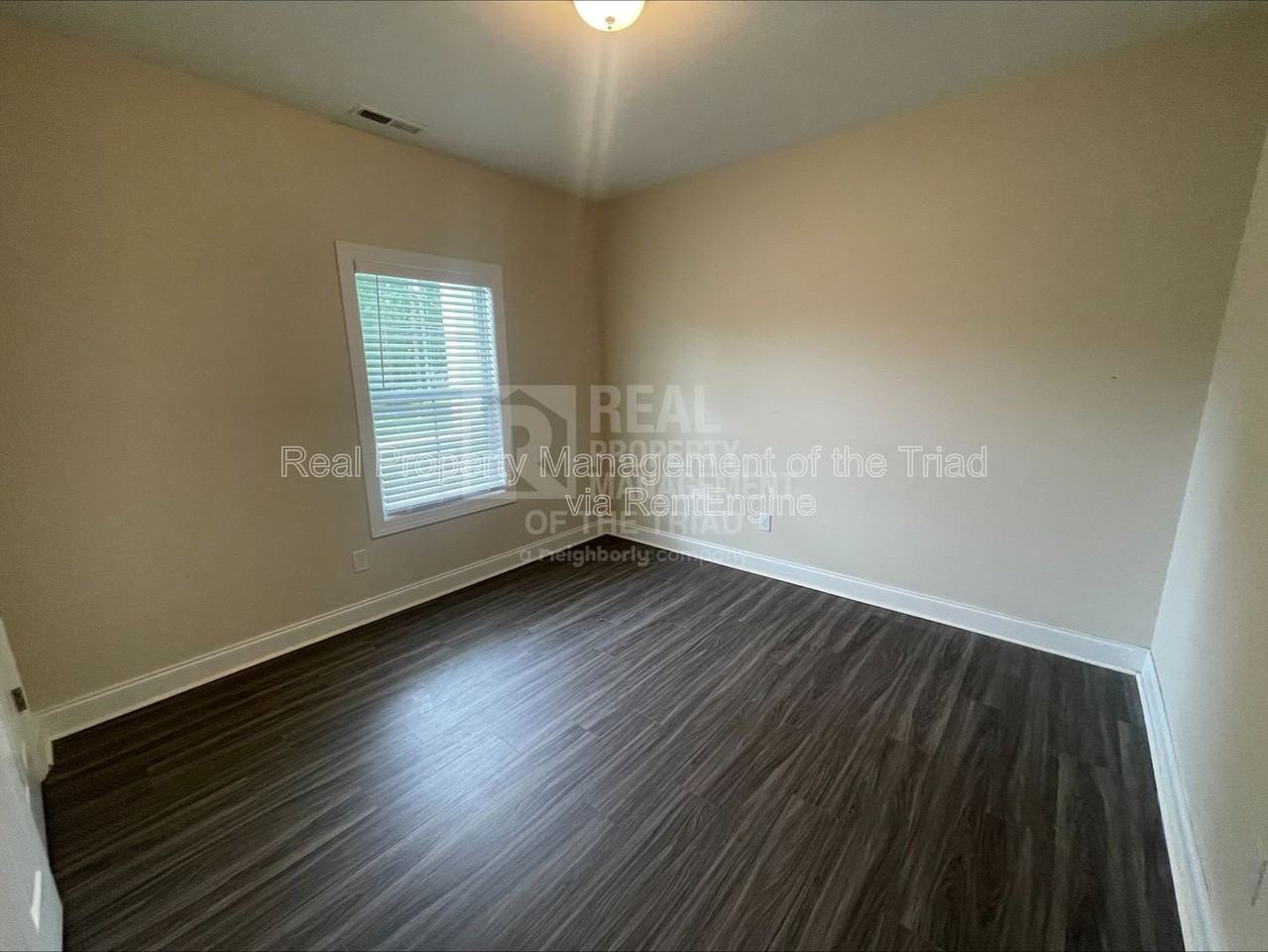 206 Hassellwood Dr - Photo 5 of 16