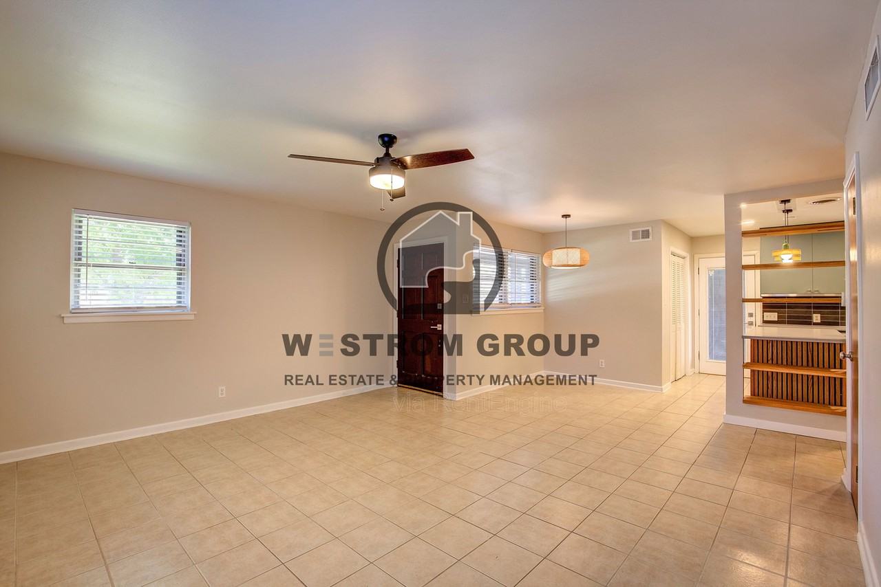 3905 Sanguinet St - Photo 7 of 39