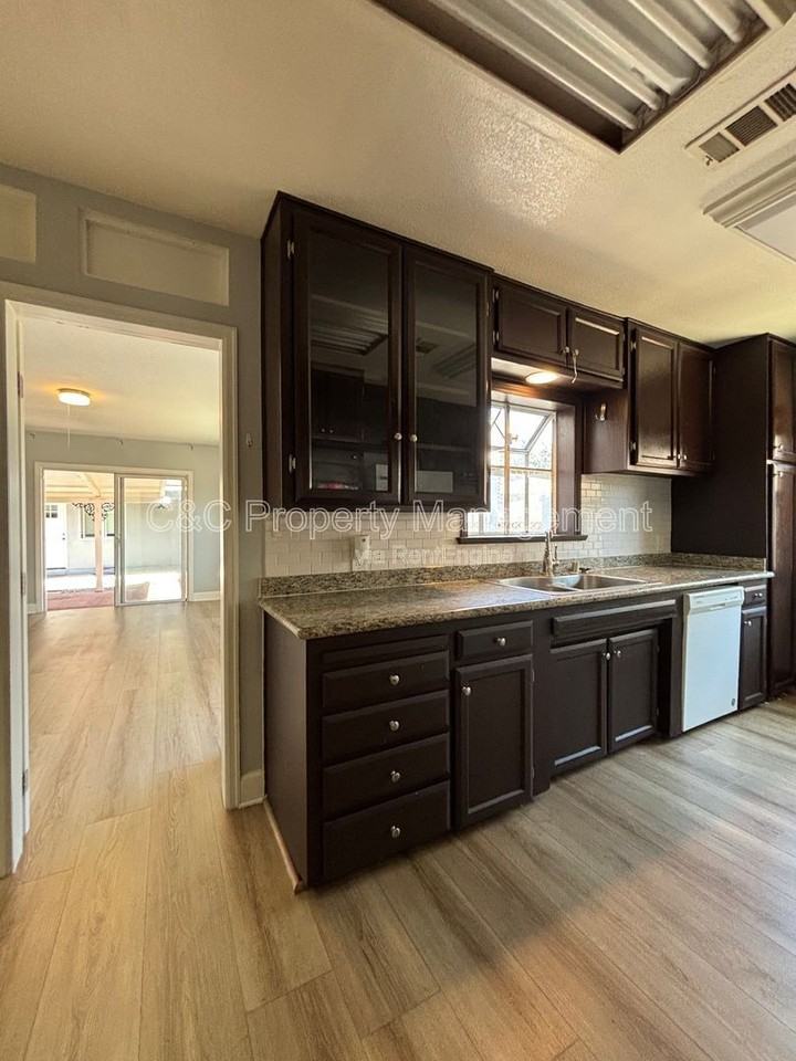 417 N Citrus St - Photo 2 of 18
