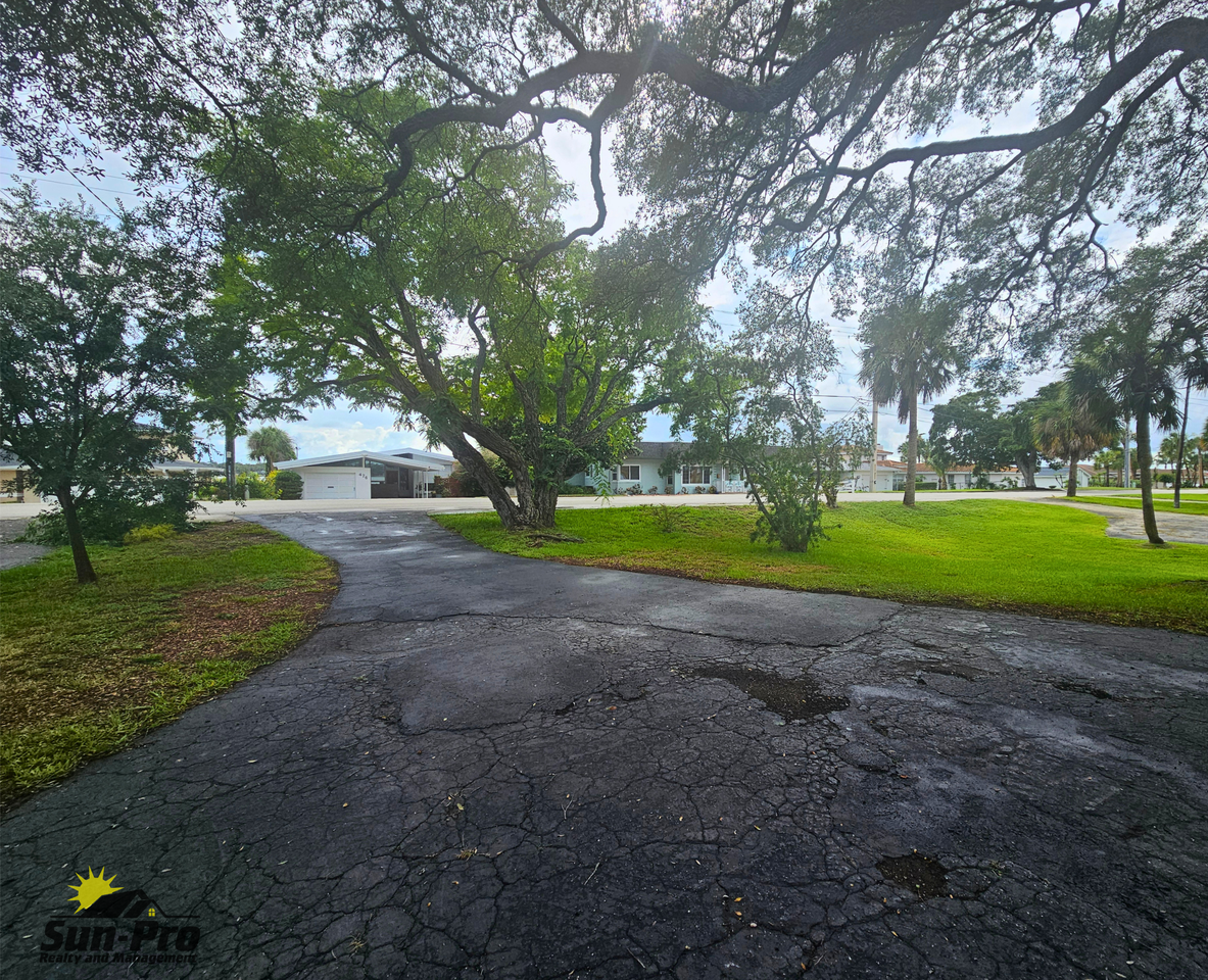 475 Riverside Dr - Photo 4 of 40