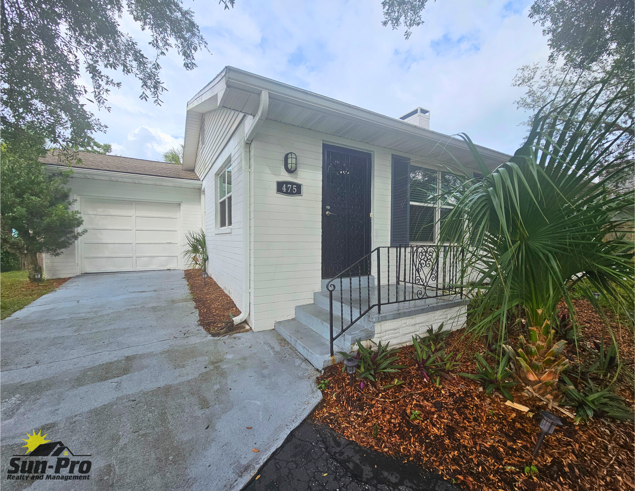 475 Riverside Dr - Photo 6 of 40