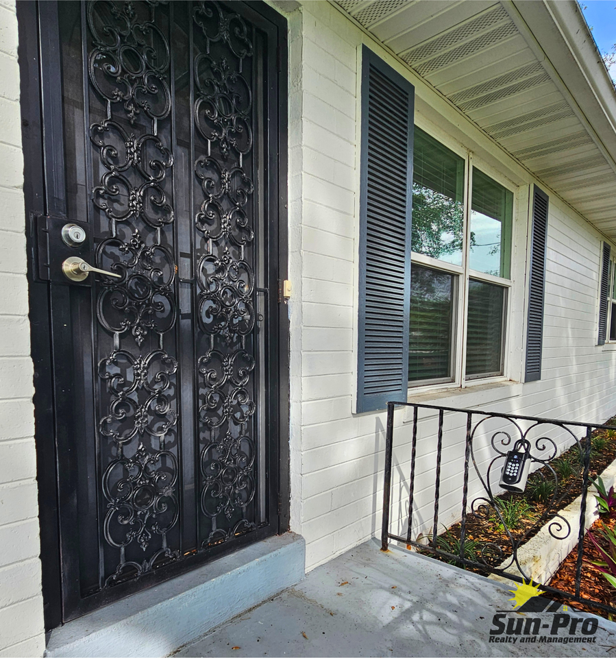 475 Riverside Dr - Photo 7 of 40