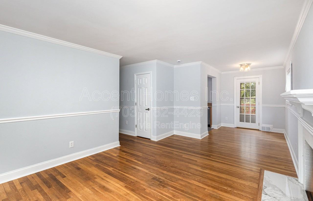 7329 Marc Dr - Photo 6 of 28