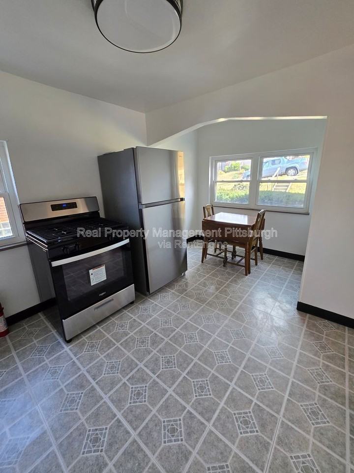 4744 Lougean Ave - Photo 2 of 25